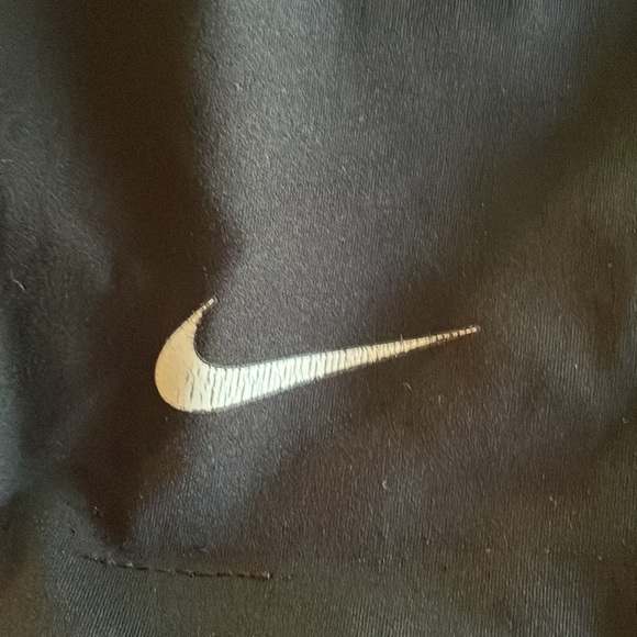 Nike Pro spanx sz large needs a little hemming at the bottom - Picture 2 of 4